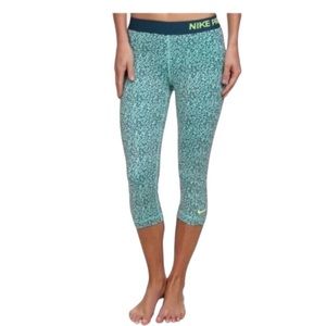 Nike Pro Teal Patterned Capri Athletic Workout Yoga Pants in VGUC Size Small